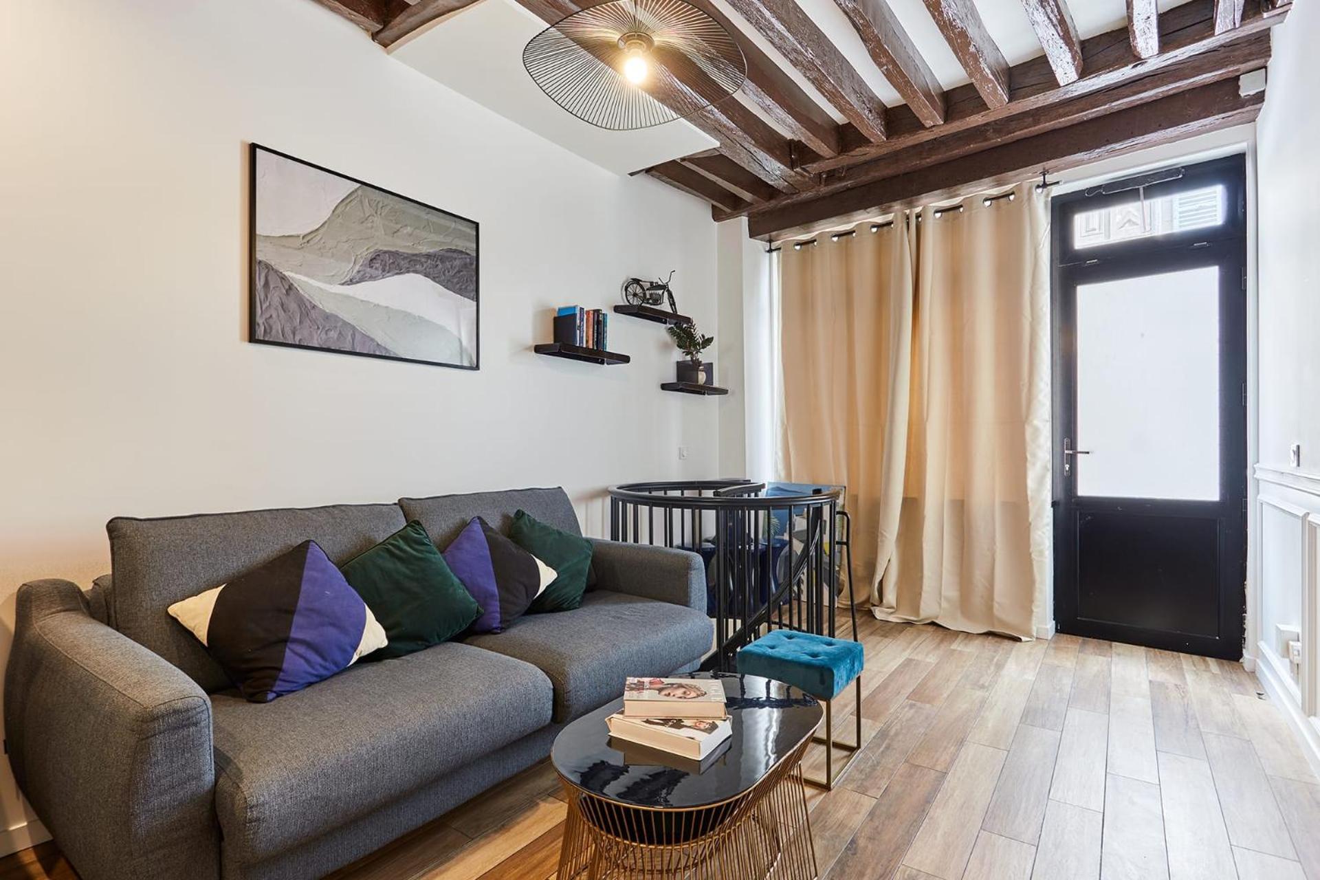 Duplex In The Center Of Parijs