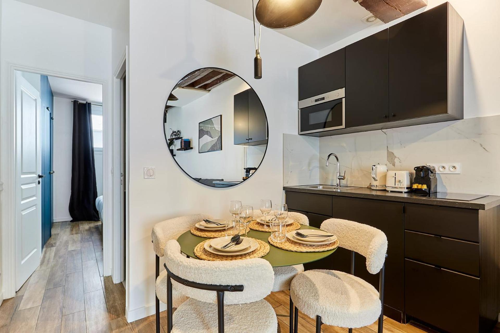 Duplex In The Center Of Parijs