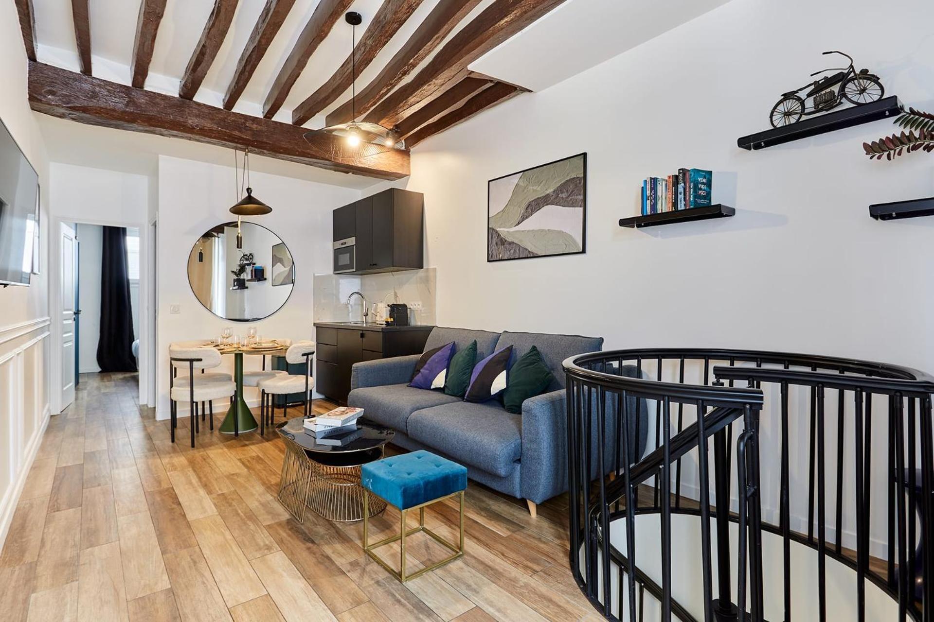 Duplex In The Center Of * Parijs